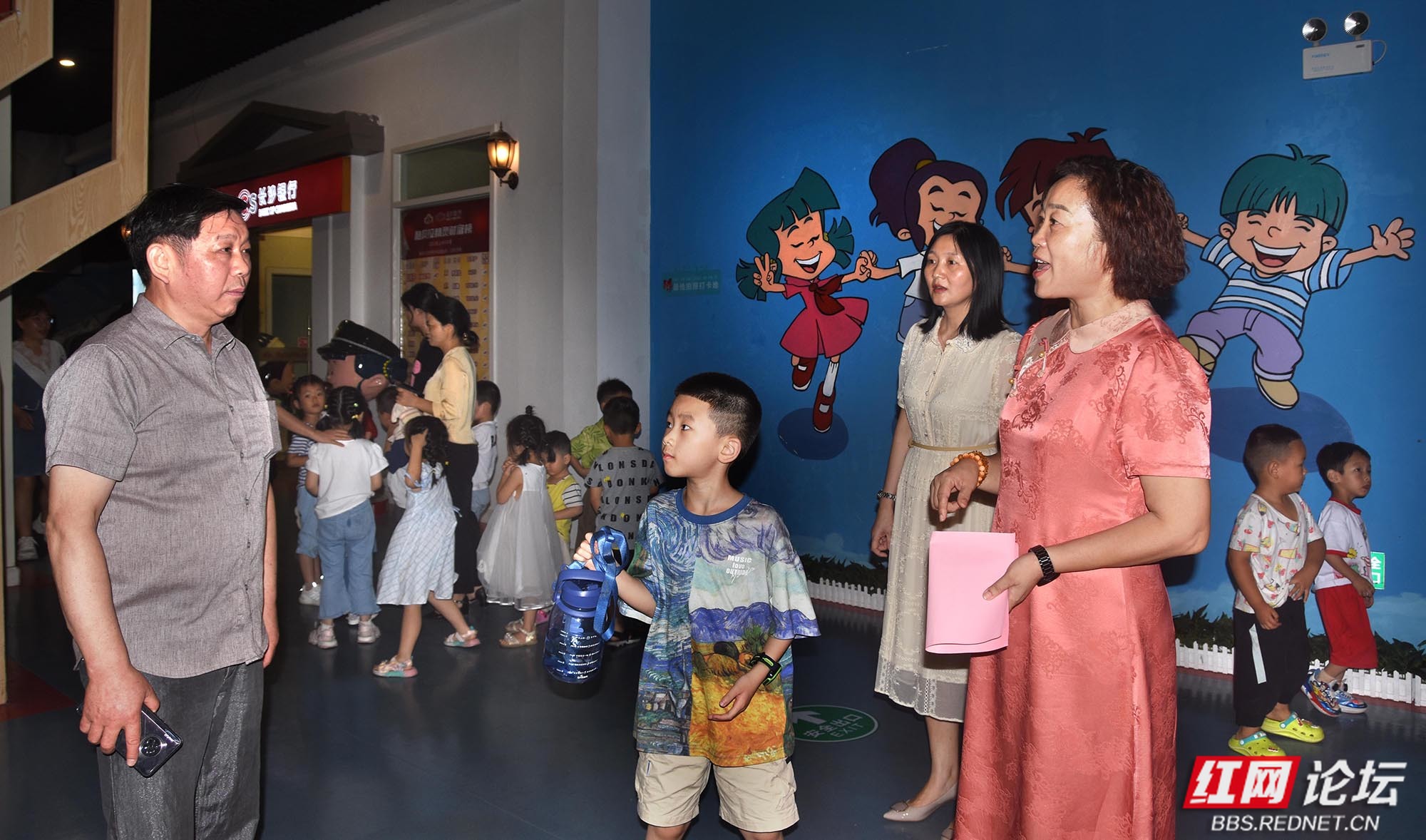 邵阳北塔区总工会暑假托管班酷贝拉开班: 儿童学习娱乐欢呼雀跃嗨翻天