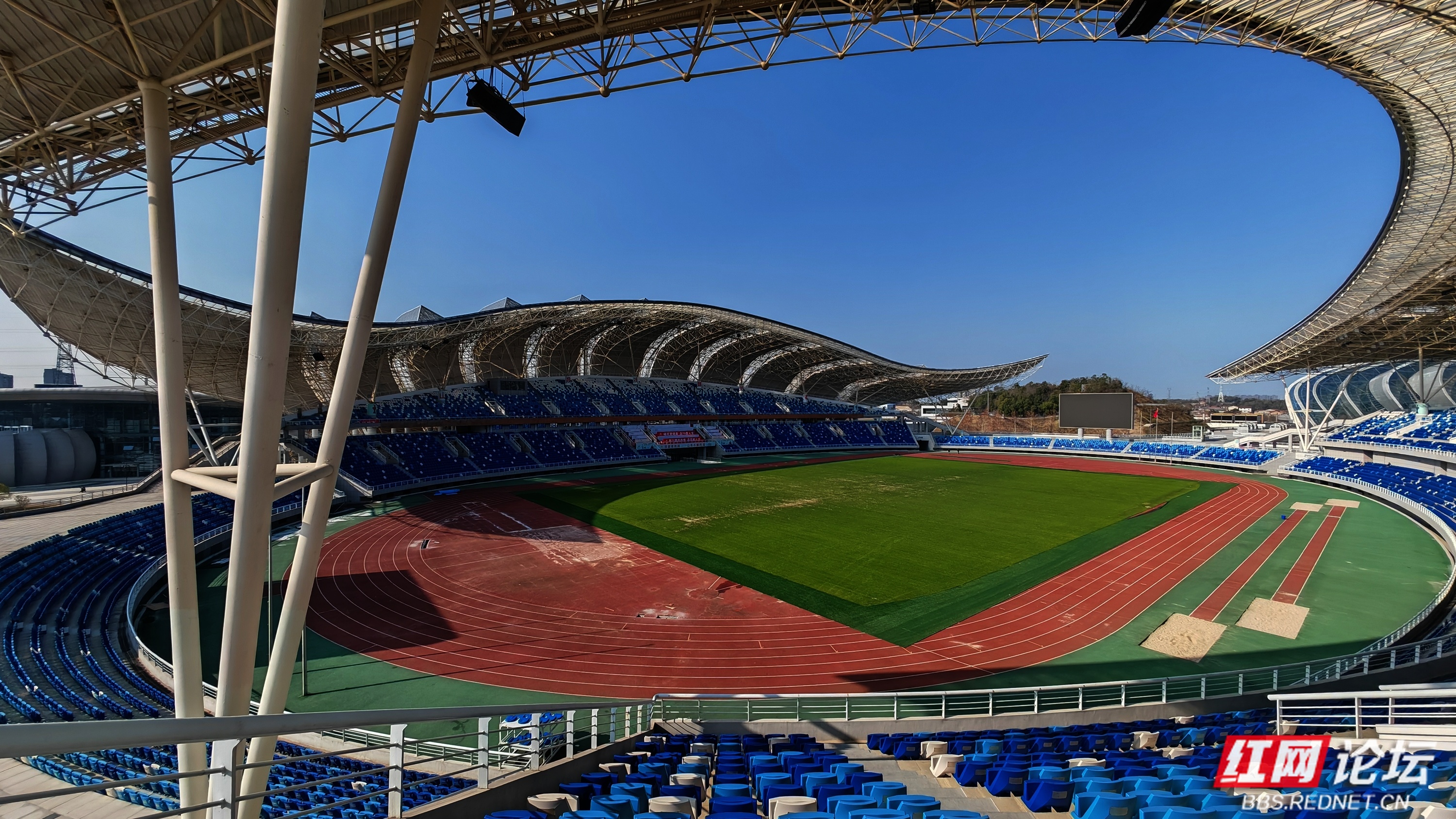 参观岳阳体育中心